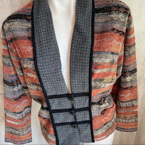 Super cute BOHO sweater 3 button and loop - Picture 10 of 11